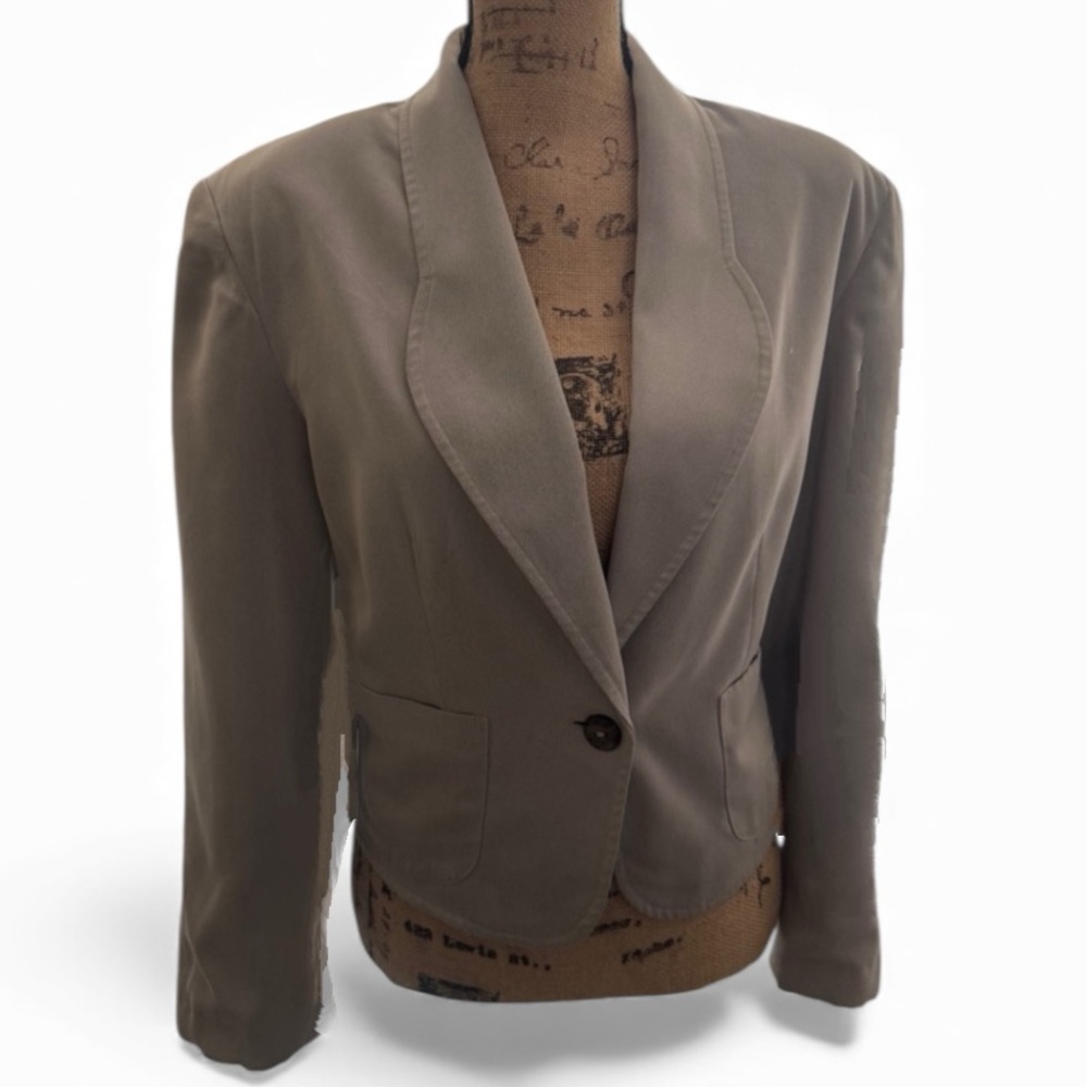 Distinctions Cropped Light Gray Blazer One Button Front Women’s Size Large GUC